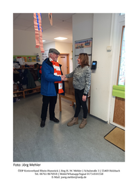 Übergabe Bücherspende Übergabe Bücherspende